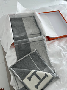 Hermès Écru and Gris Clair Merino Wool and Cashmere Avalon III Throw Blanket